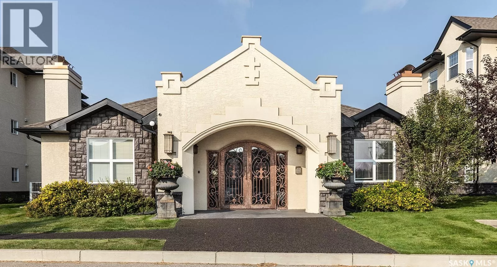 Apartment for rent: 208b 415 Hunter Road, Saskatoon, Saskatchewan S7T 1C9