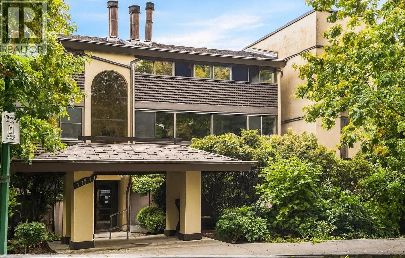 Apartment for rent: 209 141 W 13th Street, North Vancouver, British Columbia V7M 1N5