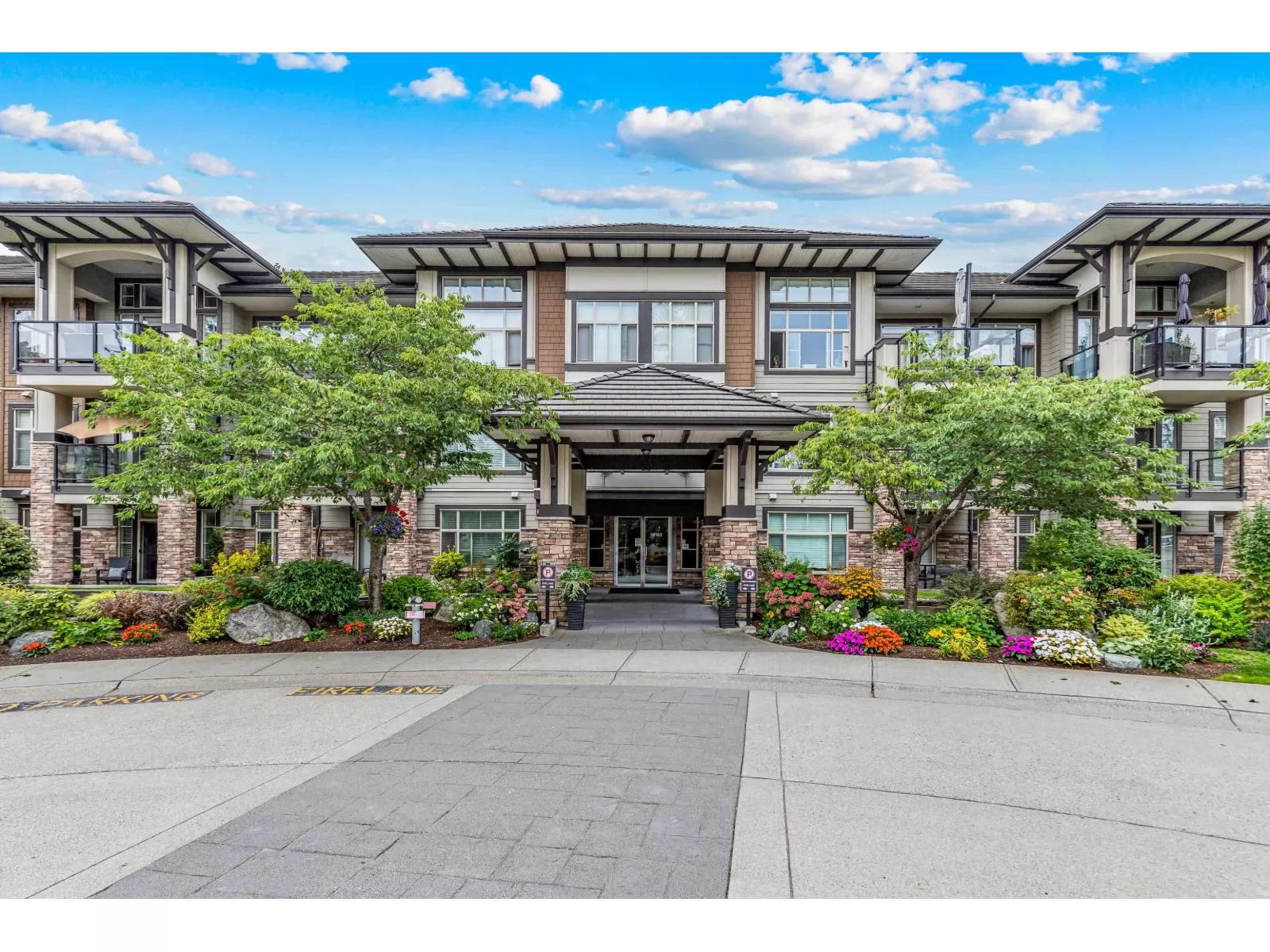 Apartment for rent: 209 15185 36 Avenue, Surrey, British Columbia V3Z 4R3