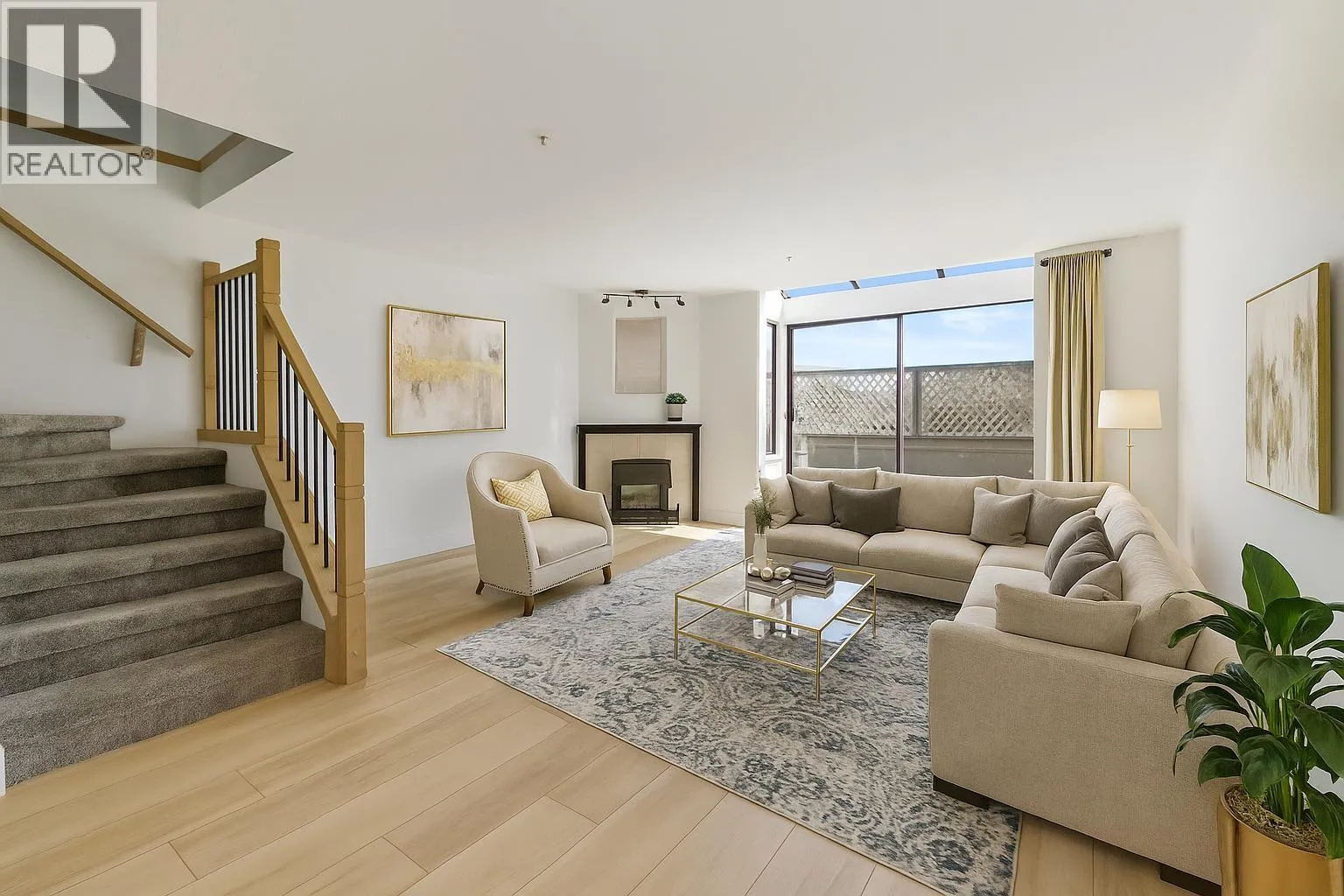 Apartment for rent: 209 22356 Mcintosh Avenue, Maple Ridge, British Columbia V2X 3C1