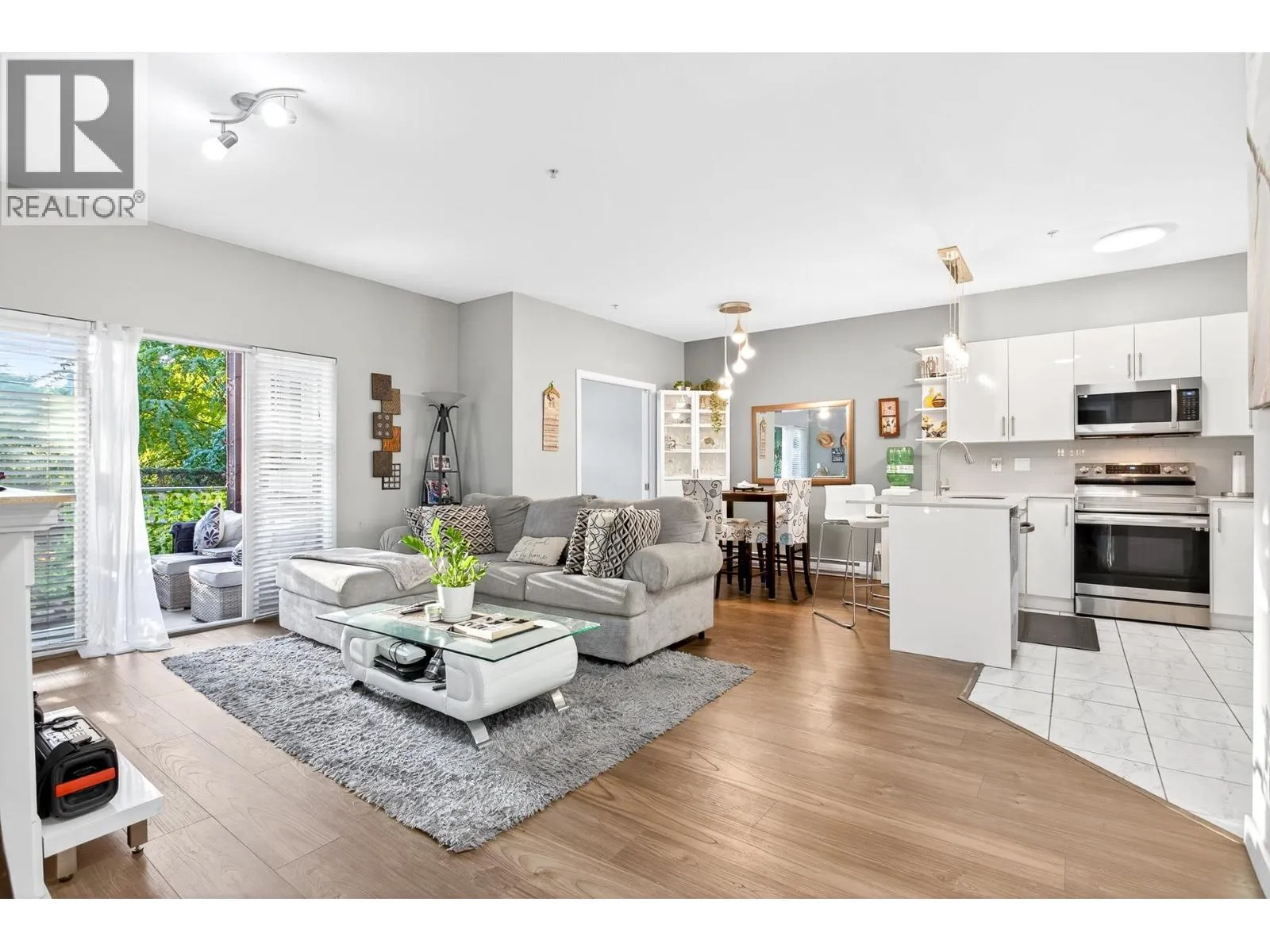 Apartment for rent: 209 2488 Kelly Avenue, Port Coquitlam, British Columbia V3C 1Y4