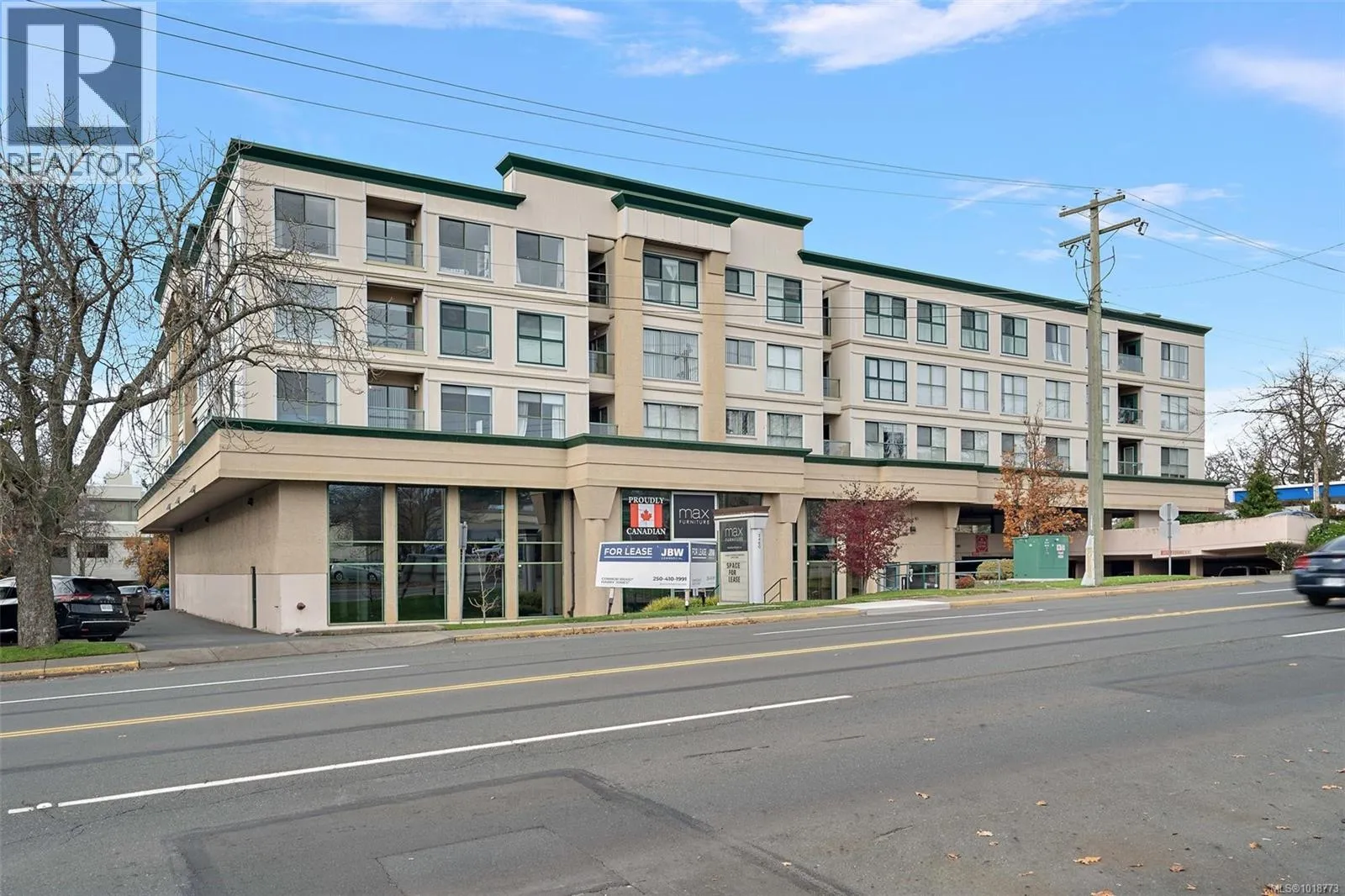 Apartment for rent: 209 3460 Quadra St, Victoria, British Columbia V8X 1G6