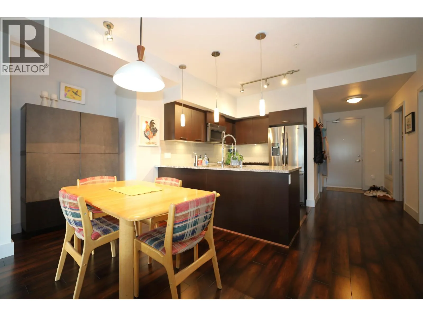 Apartment for rent: 209 5682 Wharf Avenue, Sechelt, British Columbia V7Z 0J3