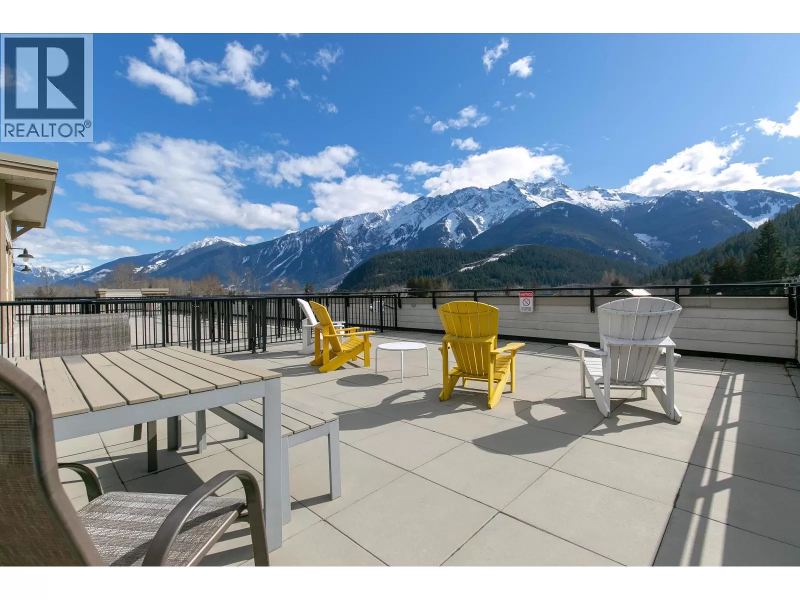 Apartment for rent: 209 7445 Frontier Street, Pemberton, British Columbia V0N 2L1
