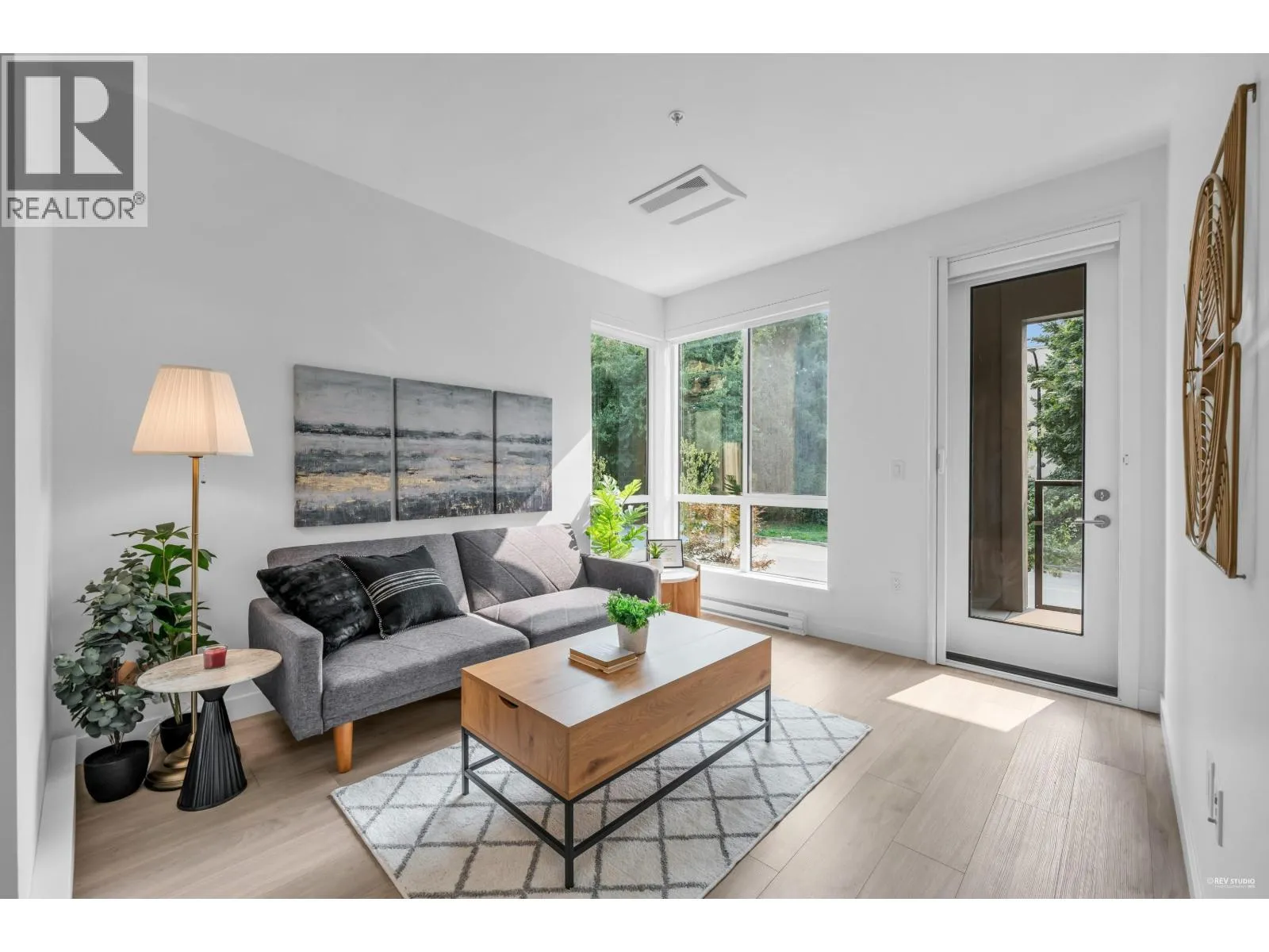 Apartment for rent: 209 7588 16th Street, Burnaby, British Columbia V3N 0H8