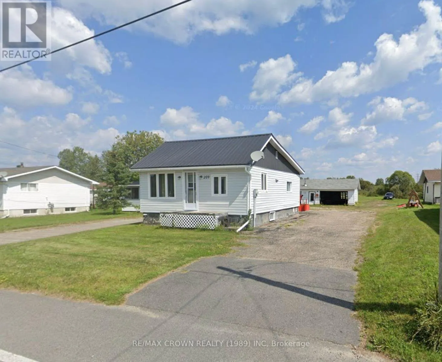 House for rent: 209 Ross Road, Smooth Rock Falls, Ontario P0L 2B0