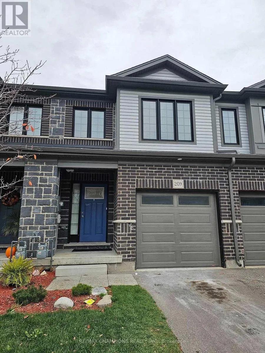 Row / Townhouse for rent: 209 Woodmeadow Court, Kitchener, Ontario N2R 0P8