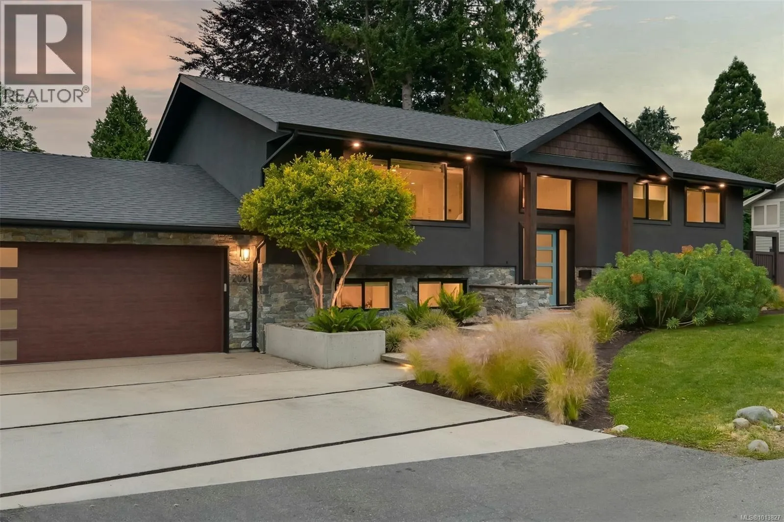 House for rent: 2091 Stonehewer Pl, Oak Bay, British Columbia V8S 2Z8