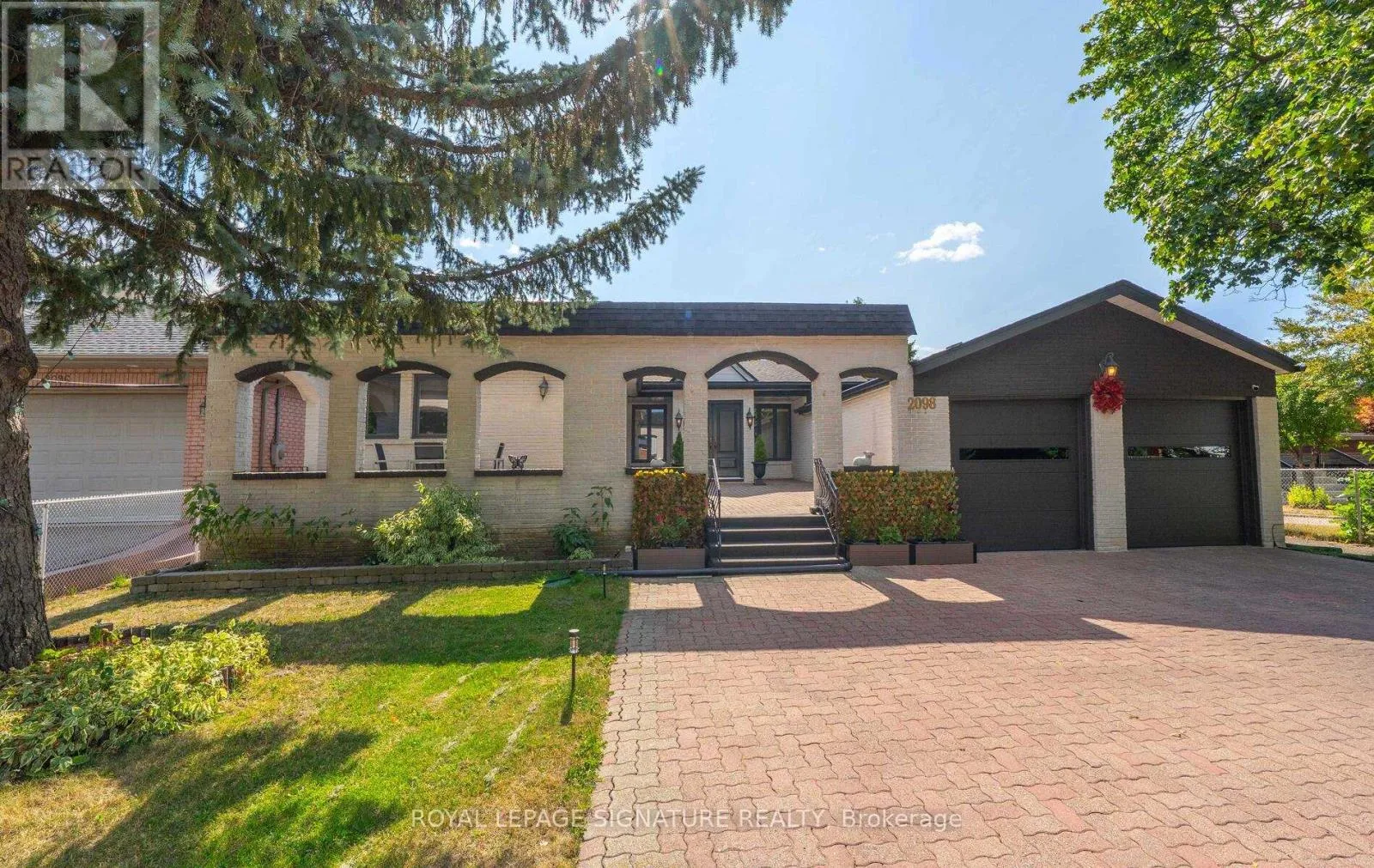 House for rent: 2098 Pharmacy Avenue, Toronto, Ontario M1W 1H8