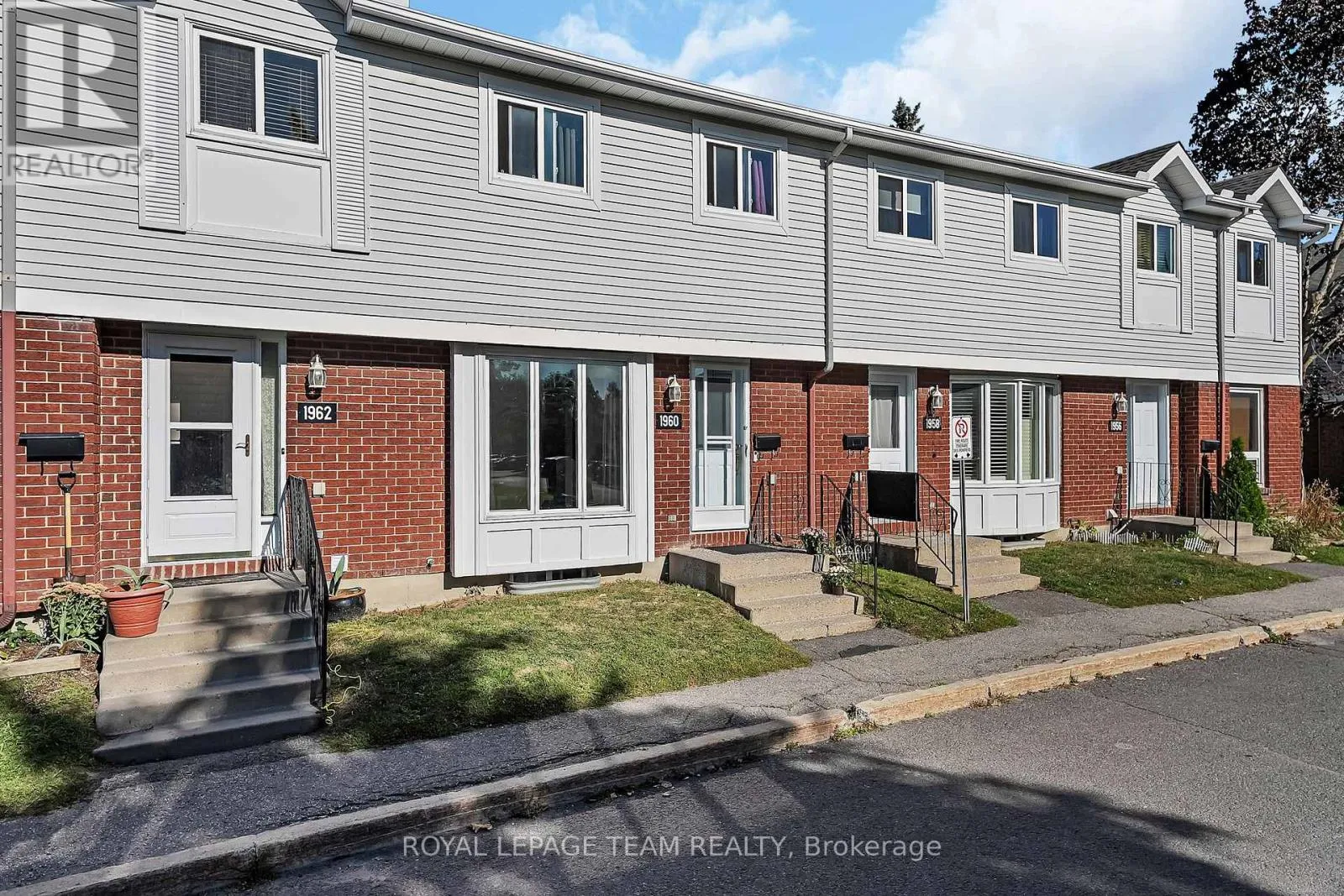 Row / Townhouse for rent: 21 - 1960 Colorado Lane, Ottawa, Ontario K1C 6T9