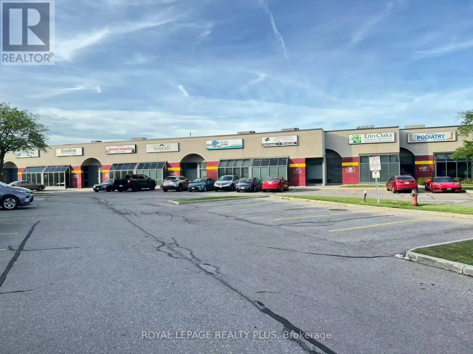 Retail for rent: 21 - 3075 Ridgeway Drive, Mississauga, Ontario L5L 5M6