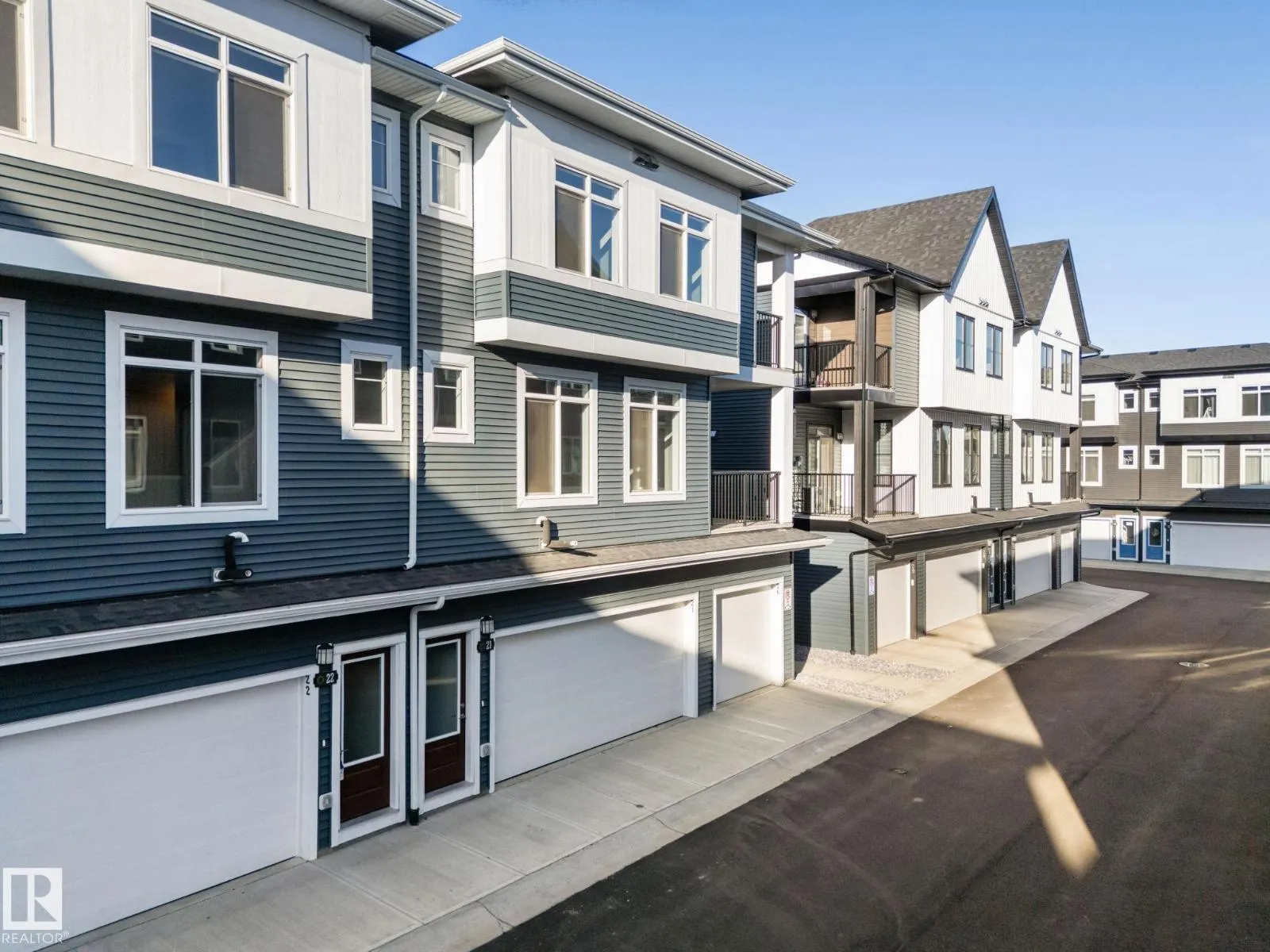 Row / Townhouse for rent: #21 6905 25 Av Sw, Edmonton, Alberta T6X 3B7