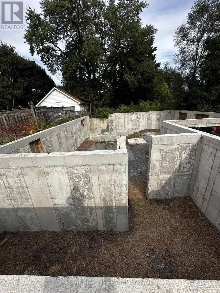 House for rent: 21 Amiens Road, Toronto, Ontario M1E 3S5