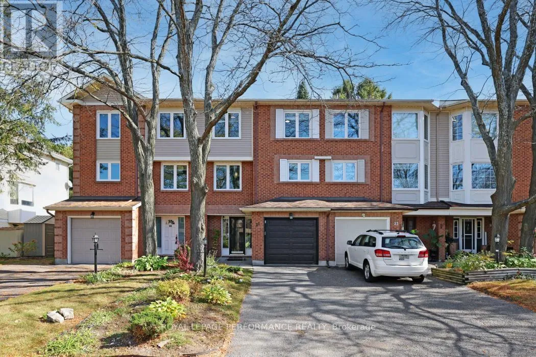 Row / Townhouse for rent: 21 Arbordale Crescent, Ottawa, Ontario K2G 5C7