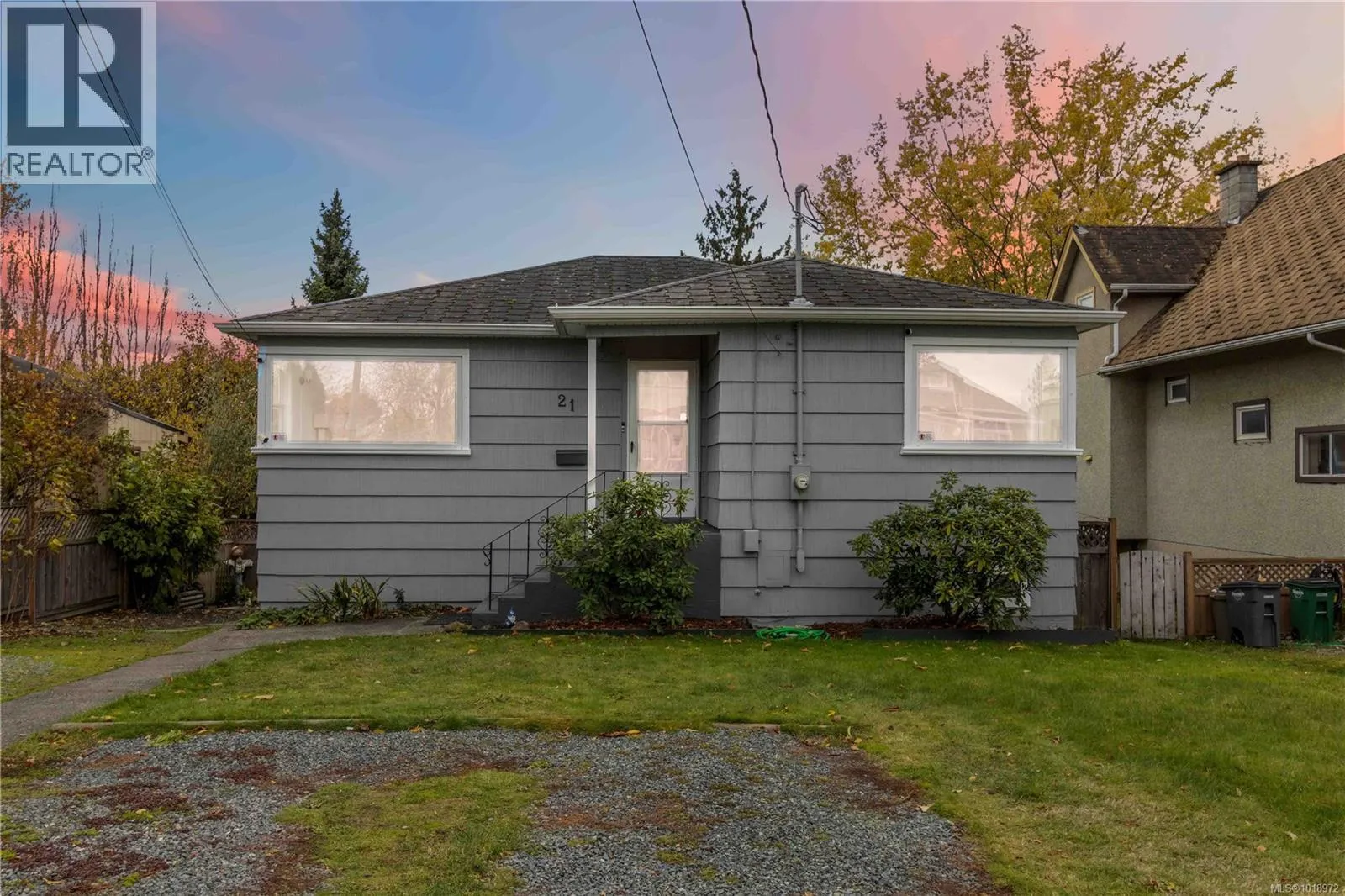 House for rent: 21 Hampton Rd, Saanich, British Columbia V8Z 1G5