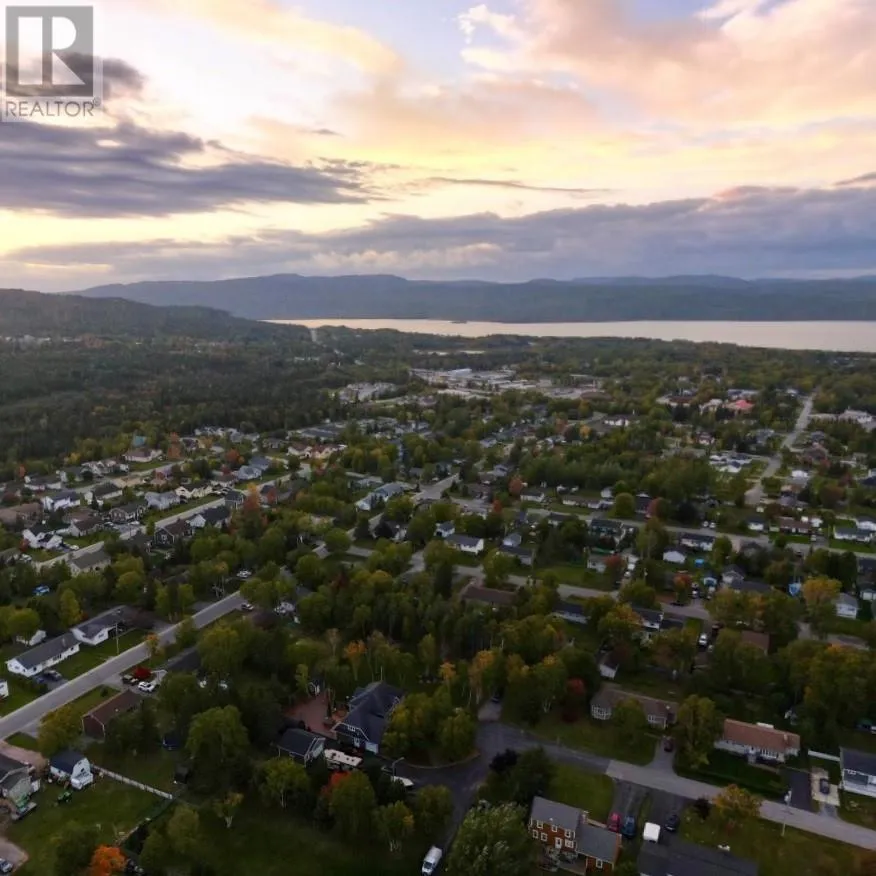 21 Harvey Wight Crescent, Pasadena, Newfoundland & Labrador A0L 1K0
