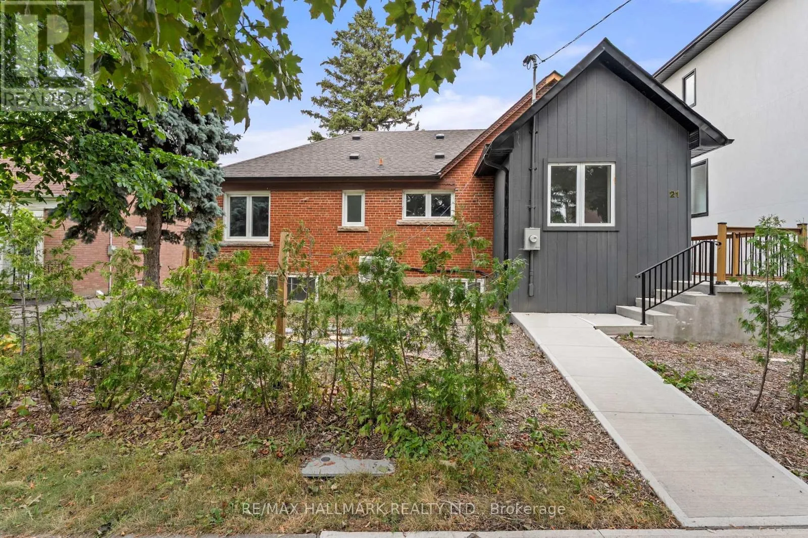 House for rent: 21 King High Avenue, Toronto, Ontario M3H 3A8