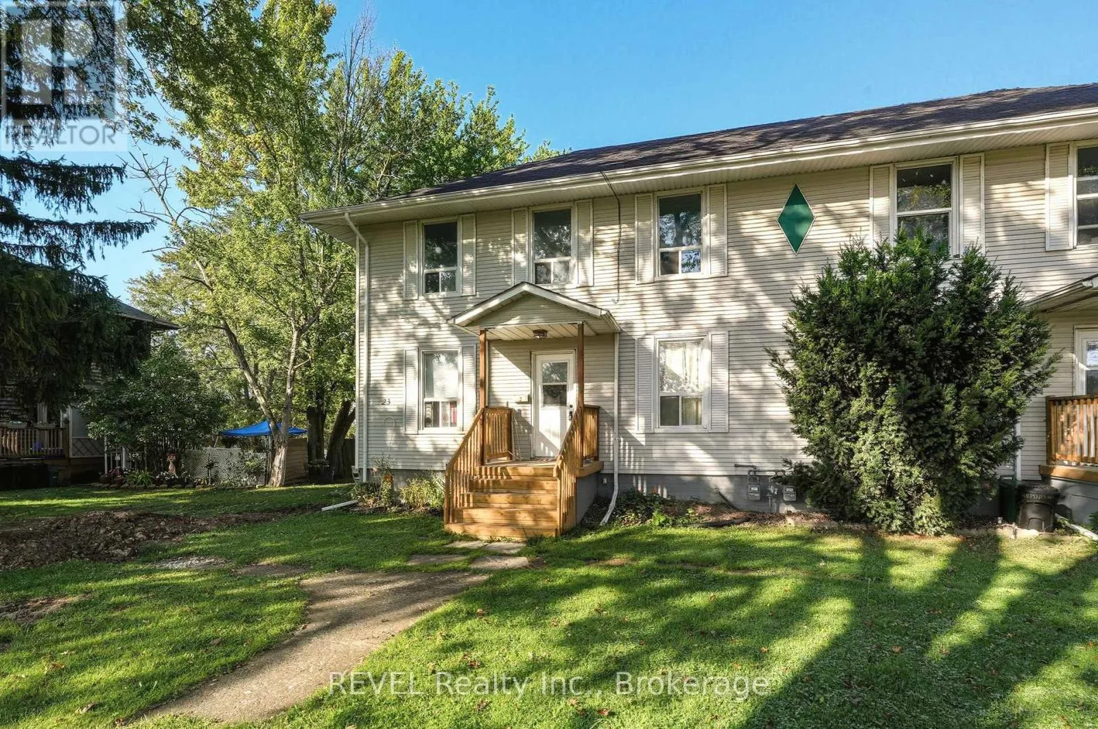 Duplex for rent: 21 Plymonth Road, Welland, Ontario L3B 3C4