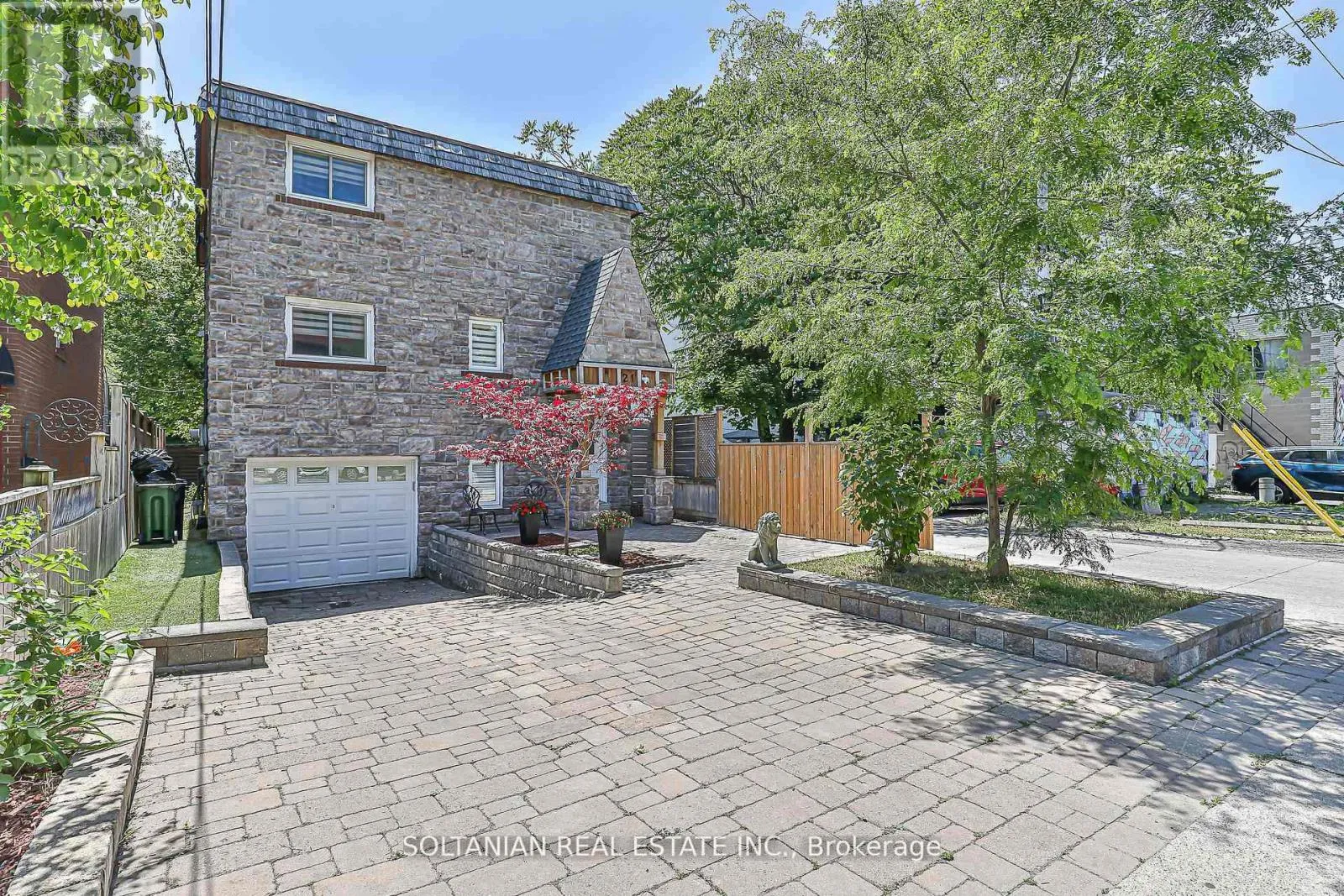 House for rent: 21 Pretoria Avenue, Toronto, Ontario M4K 1T2