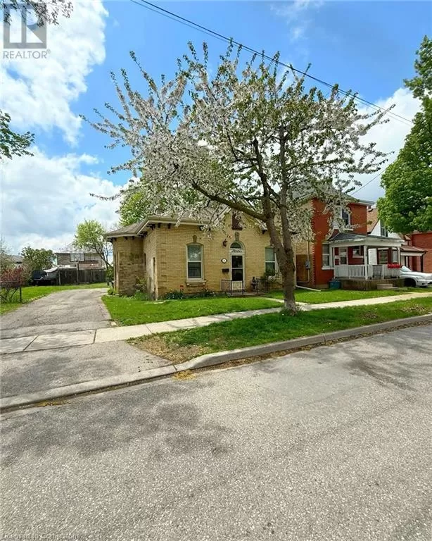 House for rent: 21 Sarah Street, Brantford, Ontario N3S 2Z5