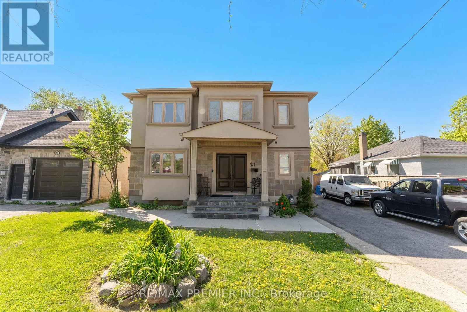 House for rent: 21 Yvonne Avenue, Toronto, Ontario M3L 1C8