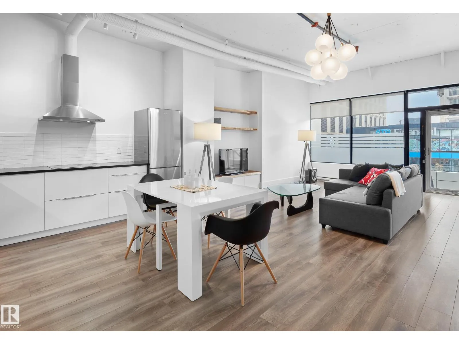 Apartment for rent: #210 10024 Jasper Av Nw, Edmonton, Alberta T5J 1R9