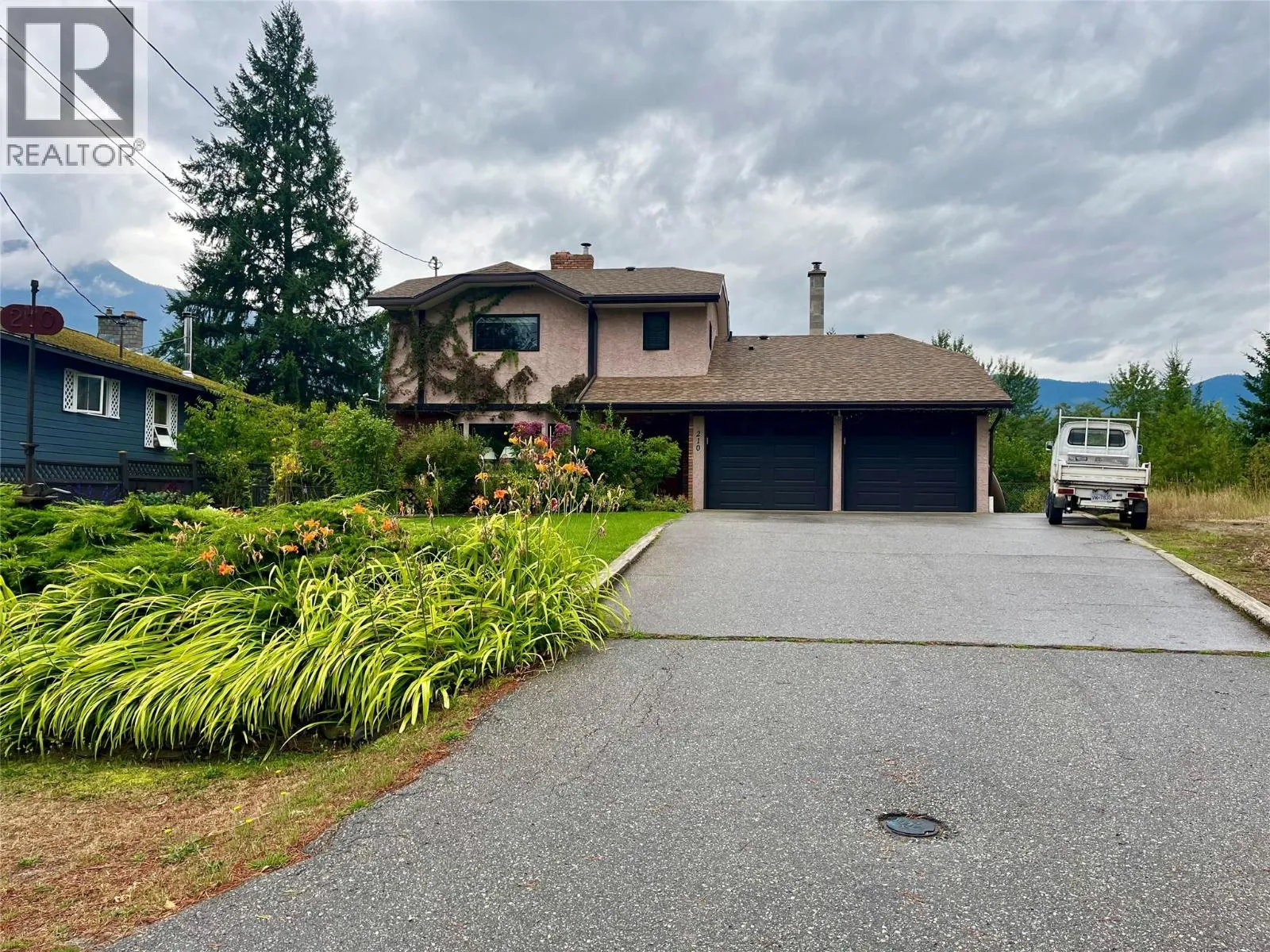 House for rent: 210 10th Avenue Nw, Nakusp, British Columbia V0G 1R0