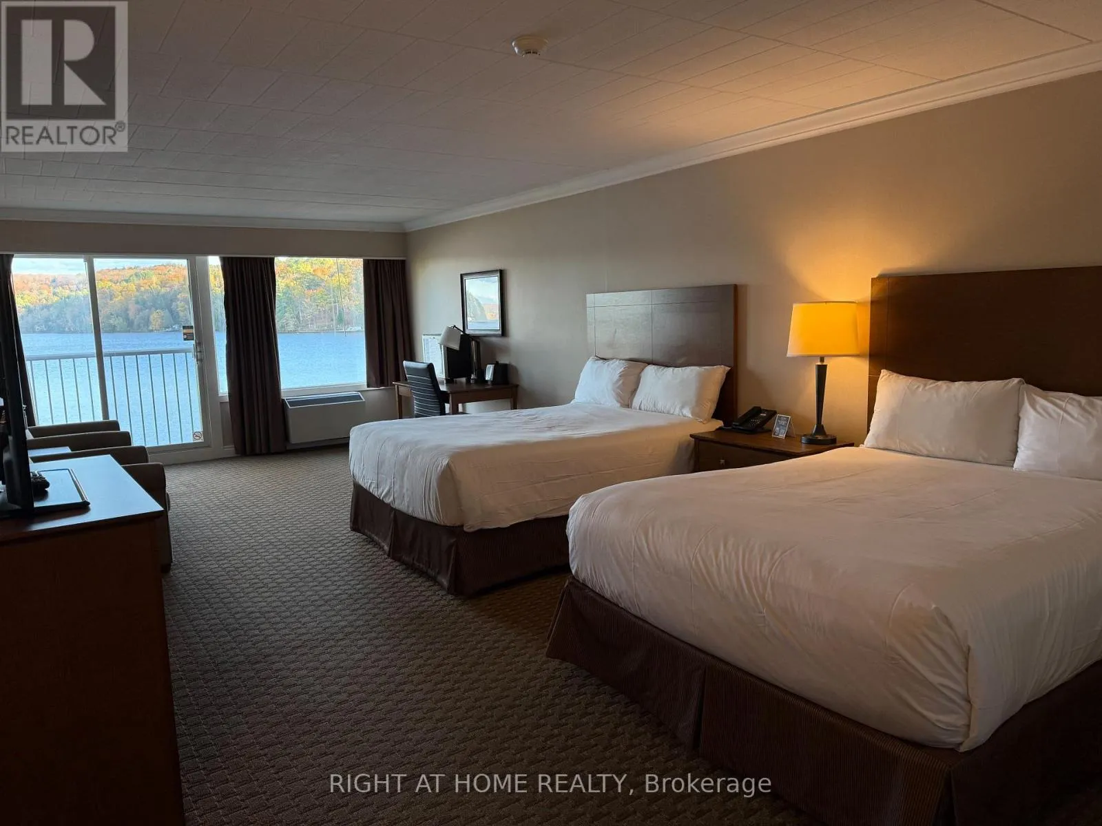 Apartment for rent: 210 - 1235 Deerhurst Drive, Huntsville, Ontario P1H 2E8