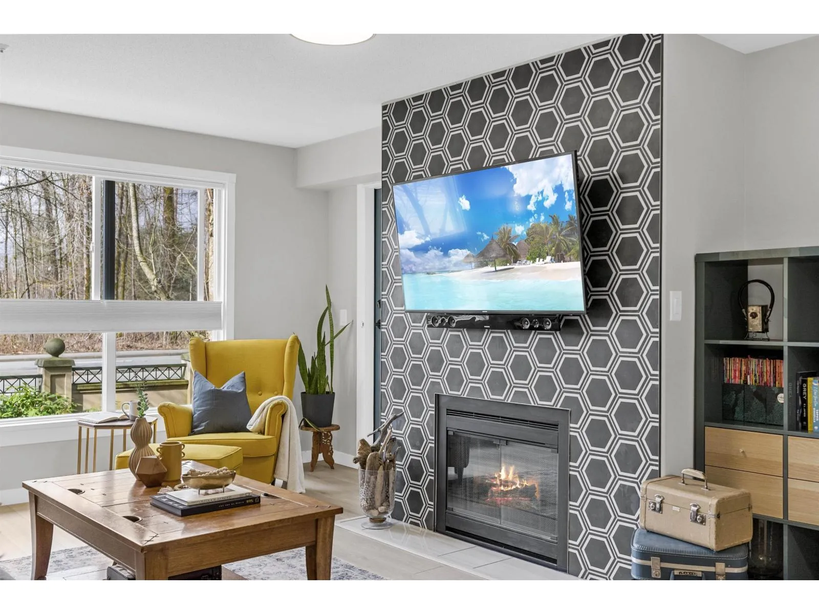 Apartment for rent: 210 13860 70 Avenue, Surrey, British Columbia V3W 0S1