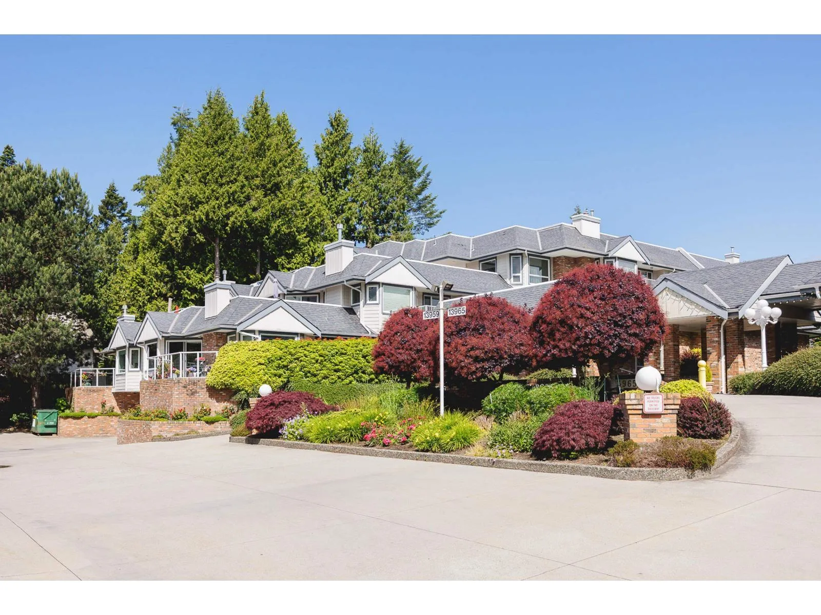 Apartment for rent: 210 13959 16 Avenue, Surrey, British Columbia V4A 1P8