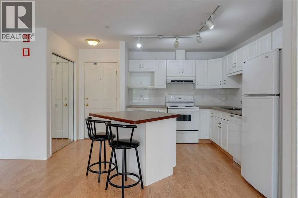 Apartment for rent: 210, 165 Manora Place Ne, Calgary, Alberta T2A 7X5