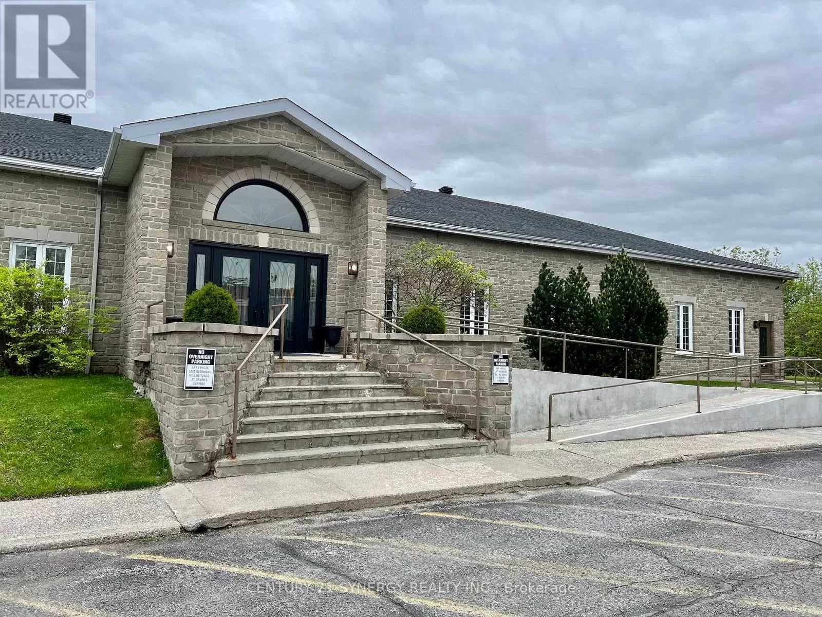 Offices for rent: 210 - 20 Bennett Street, Carleton Place, Ontario K7C 4J9