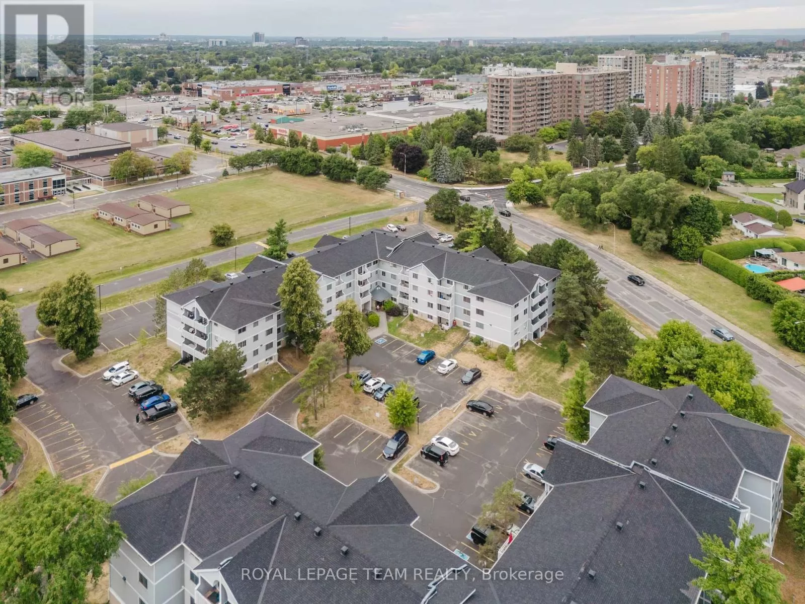 Apartment for rent: 210 - 212 Viewmount Drive, Ottawa, Ontario K2E 7X2