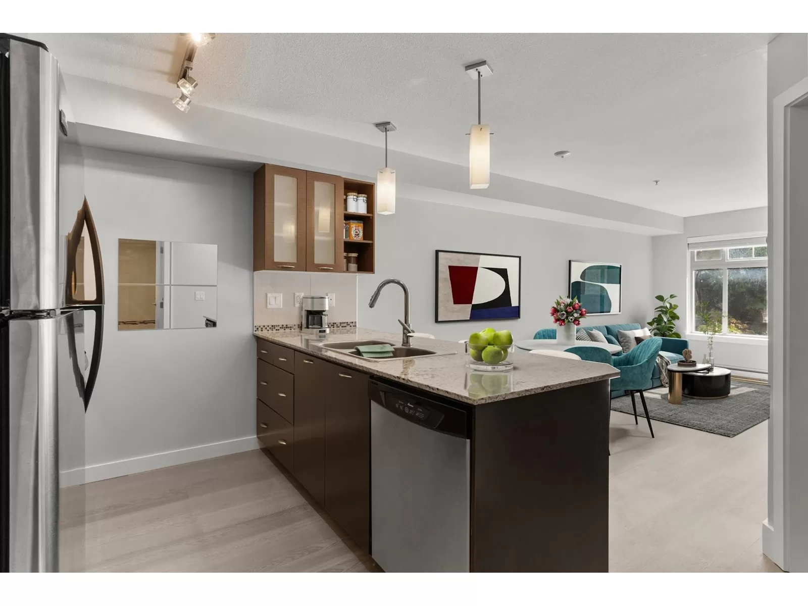 Apartment for rent: 210 2233 Mckenzie Road, Abbotsford, British Columbia V2S 4A1