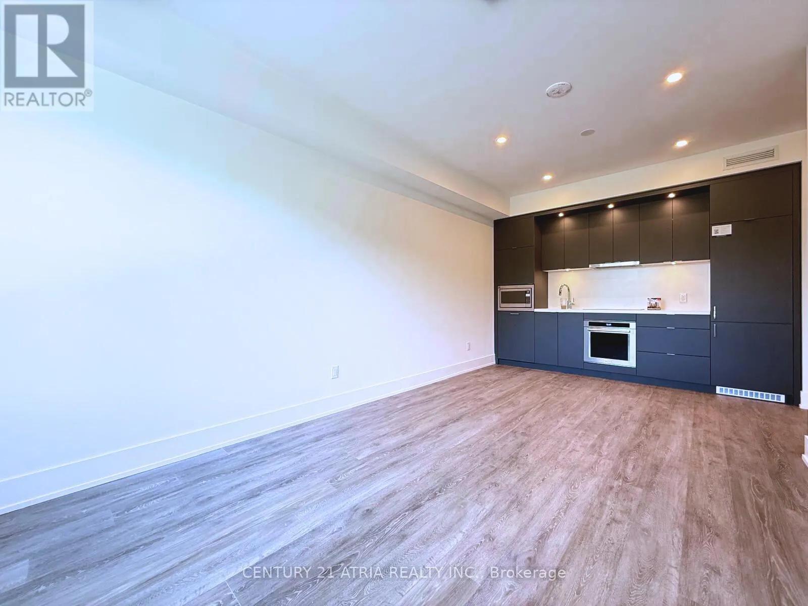 Apartment for rent: 210 - 259 The Kingsway, Toronto, Ontario M9A 0G2