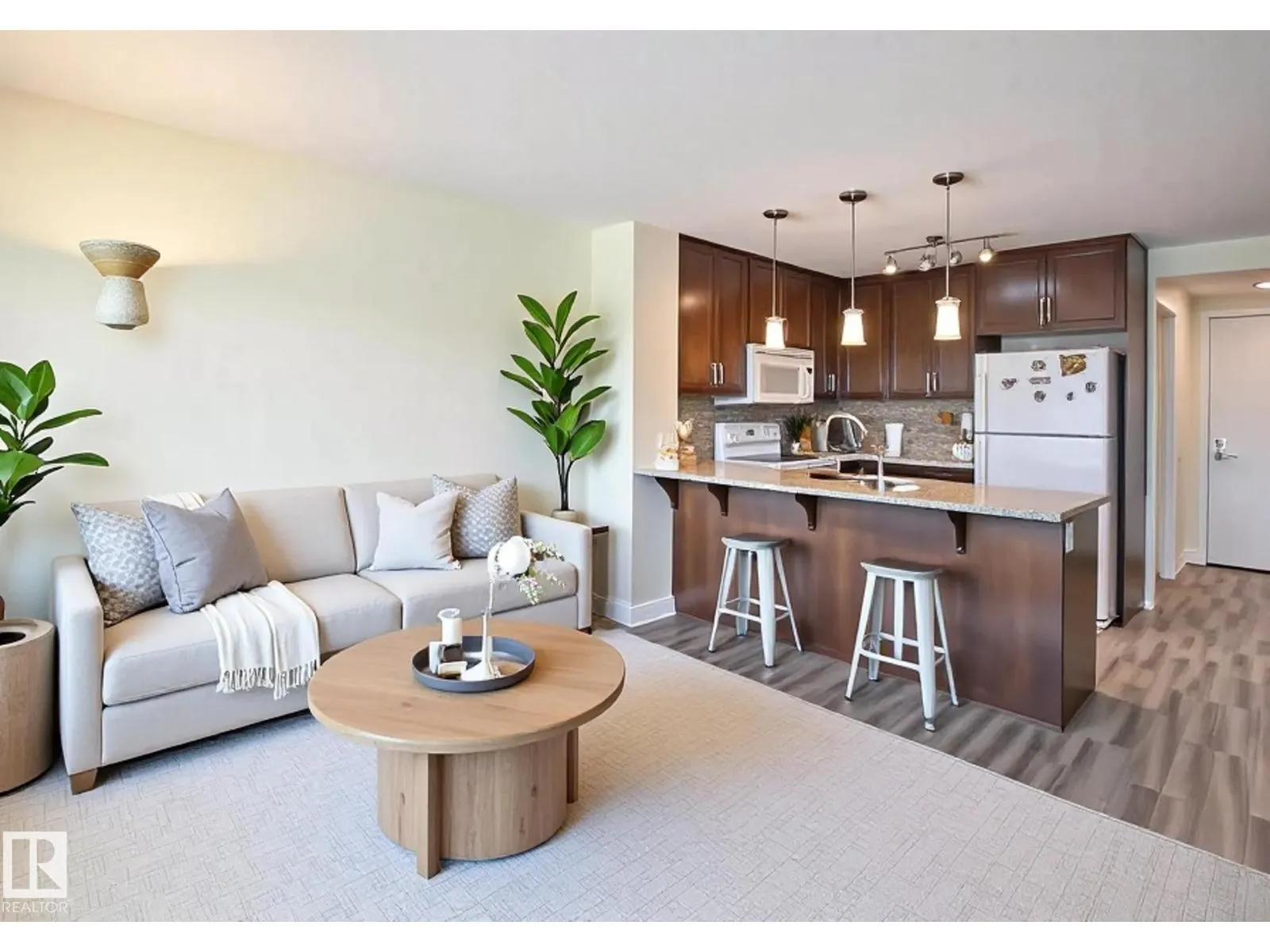 Apartment for rent: #210 3670 139 Av Nw, Edmonton, Alberta T5Y 3N5