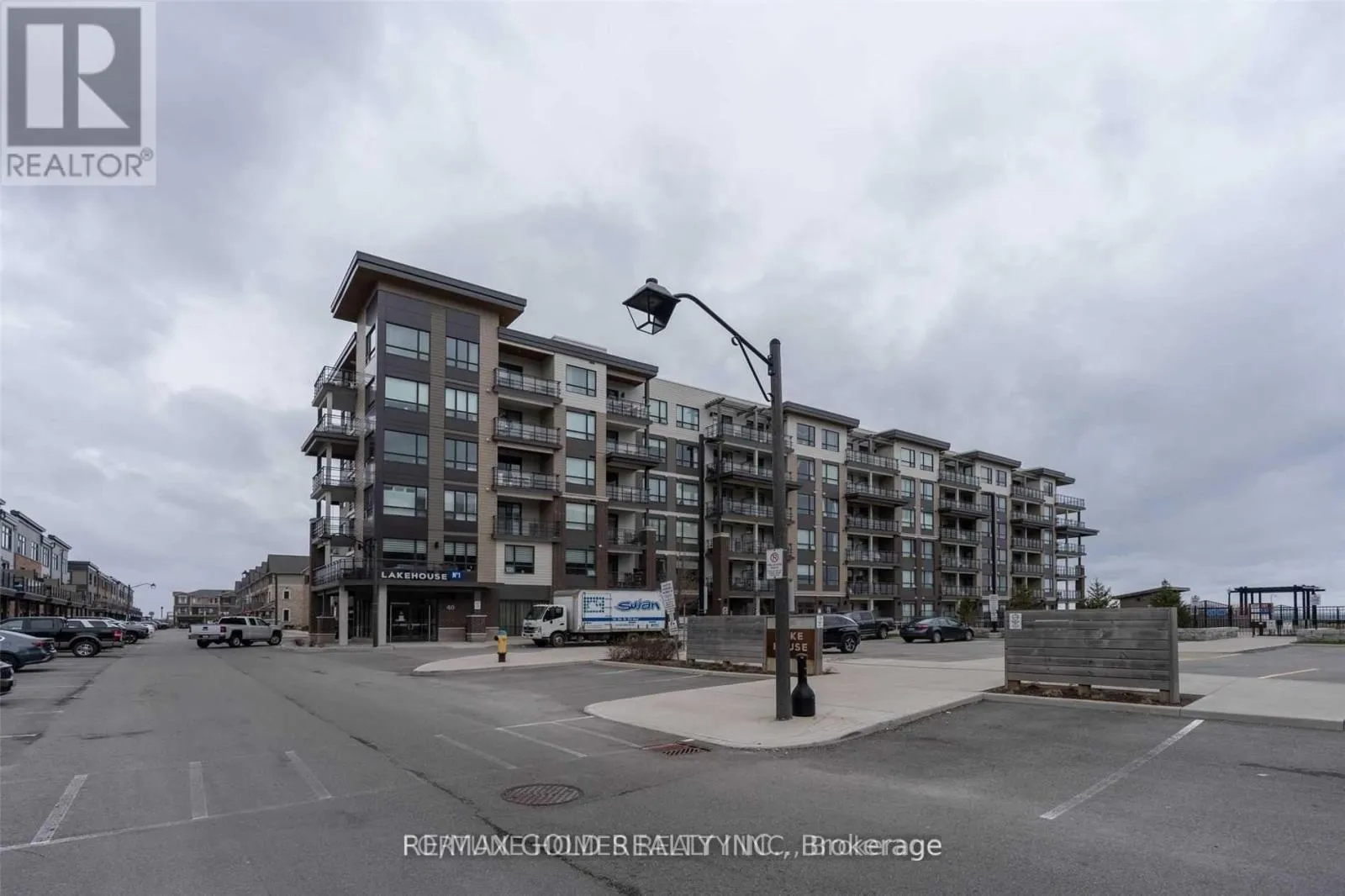 Apartment for rent: 210 - 40 Esplanade Lane, Grimsby, Ontario L3M 0G9