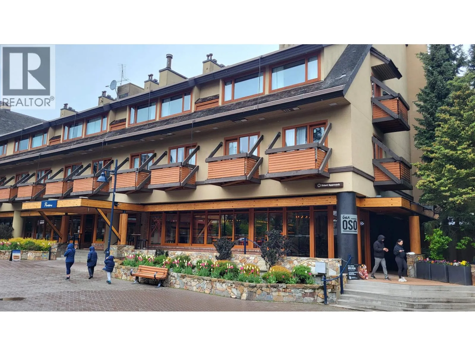 210 4220 Gateway Drive, Whistler, British Columbia V8E 0Z7