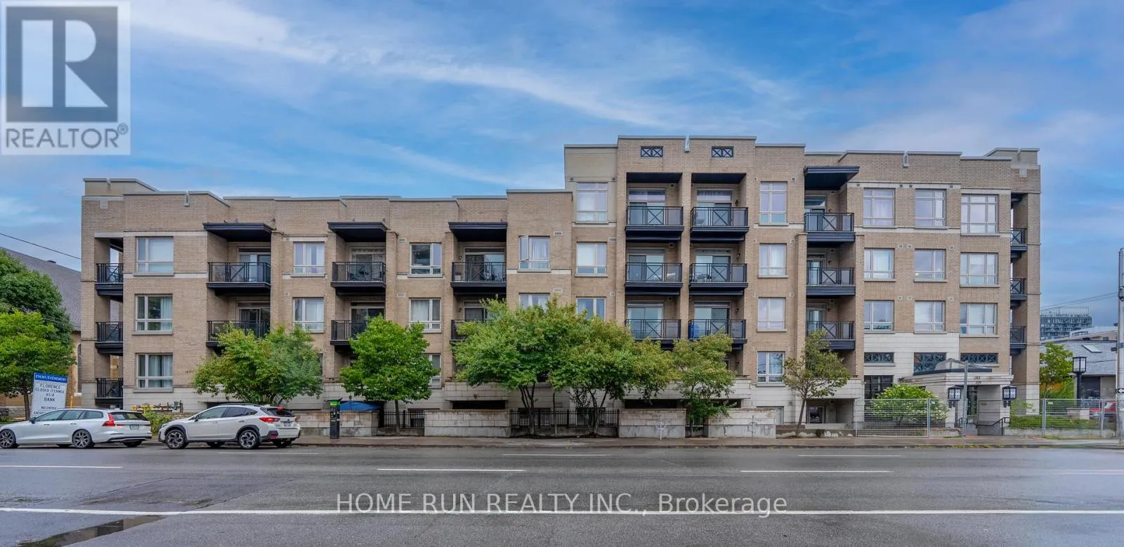 Apartment for rent: 210 - 429 Kent Street, Ottawa, Ontario K2P 1B5