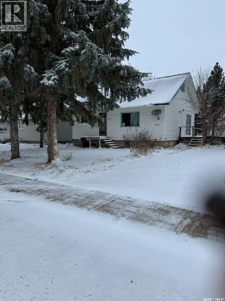 House for rent: 210 7th Street S, Wakaw, Saskatchewan S0K 4P0