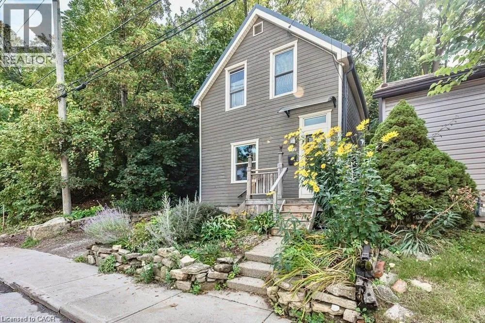 House for rent: 210 Charlton Avenue E, Hamilton, Ontario L8N 1Z1