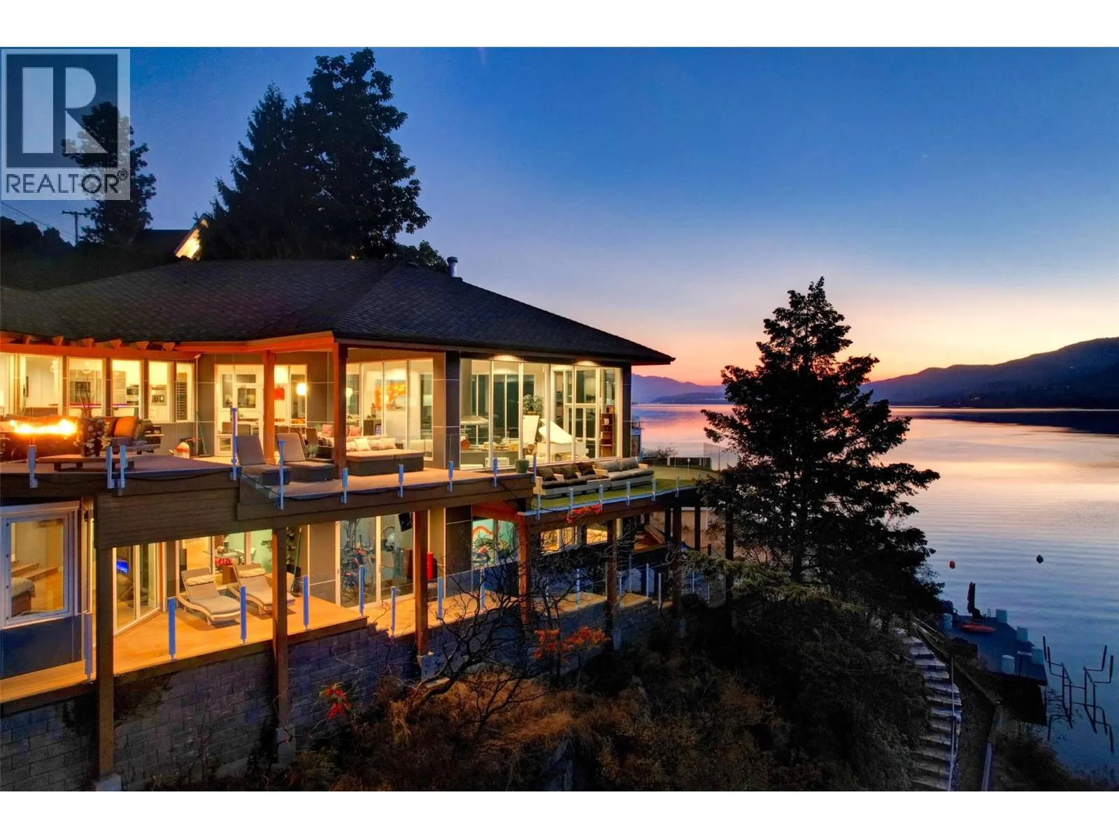 House for rent: 2100 Dewdney Road, Kelowna, British Columbia V1V 2C3