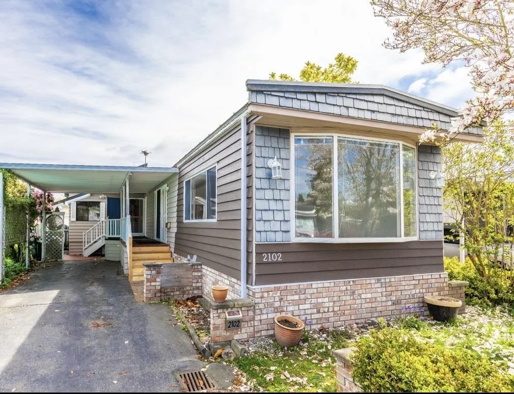 Manufactured Home/Mobile for rent: 2102 Cumbria Drive, Surrey, British Columbia V4A 5K3