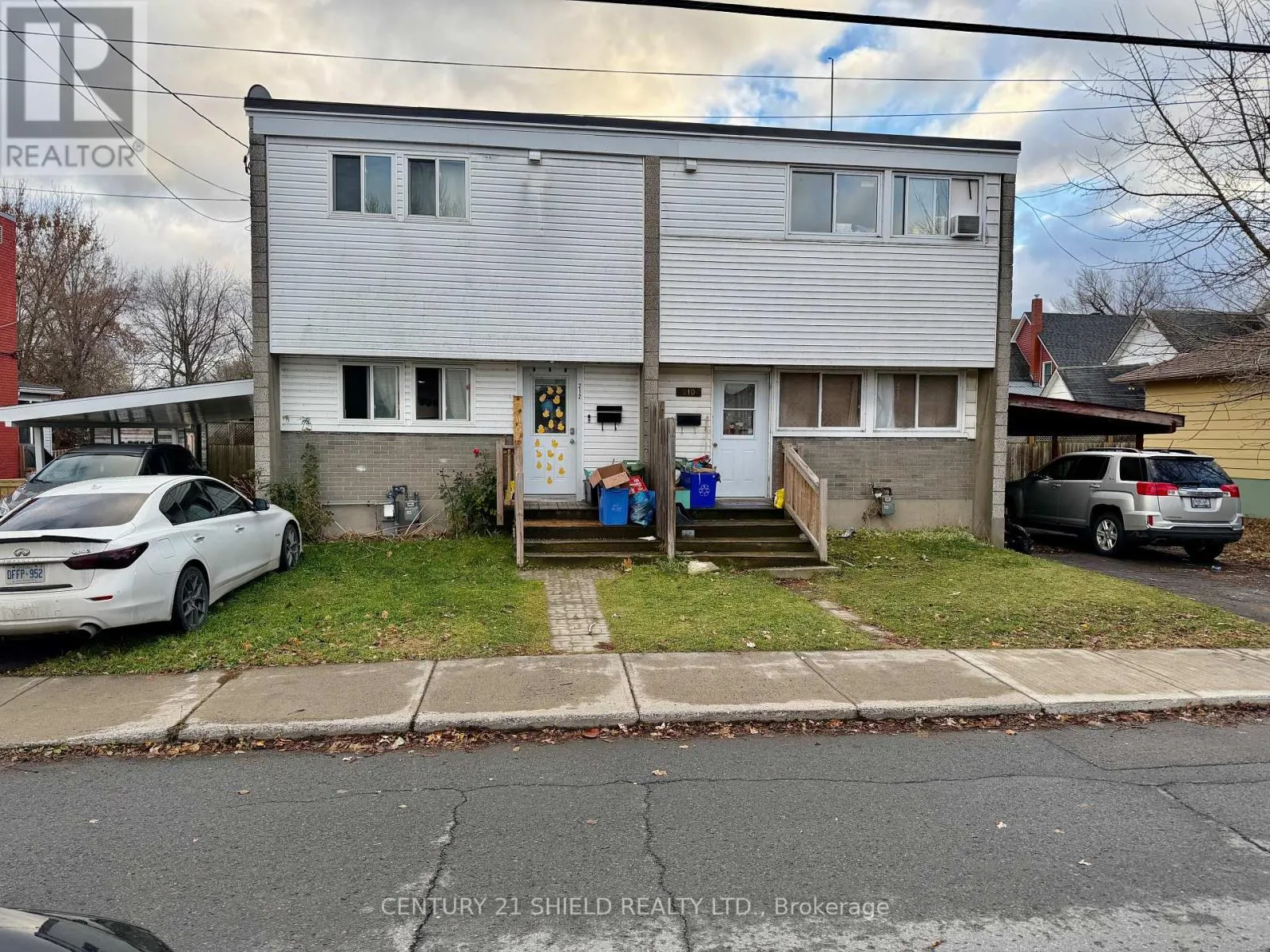 Duplex for rent: 210-212 Third Street E, Cornwall, Ontario K6H 2E2