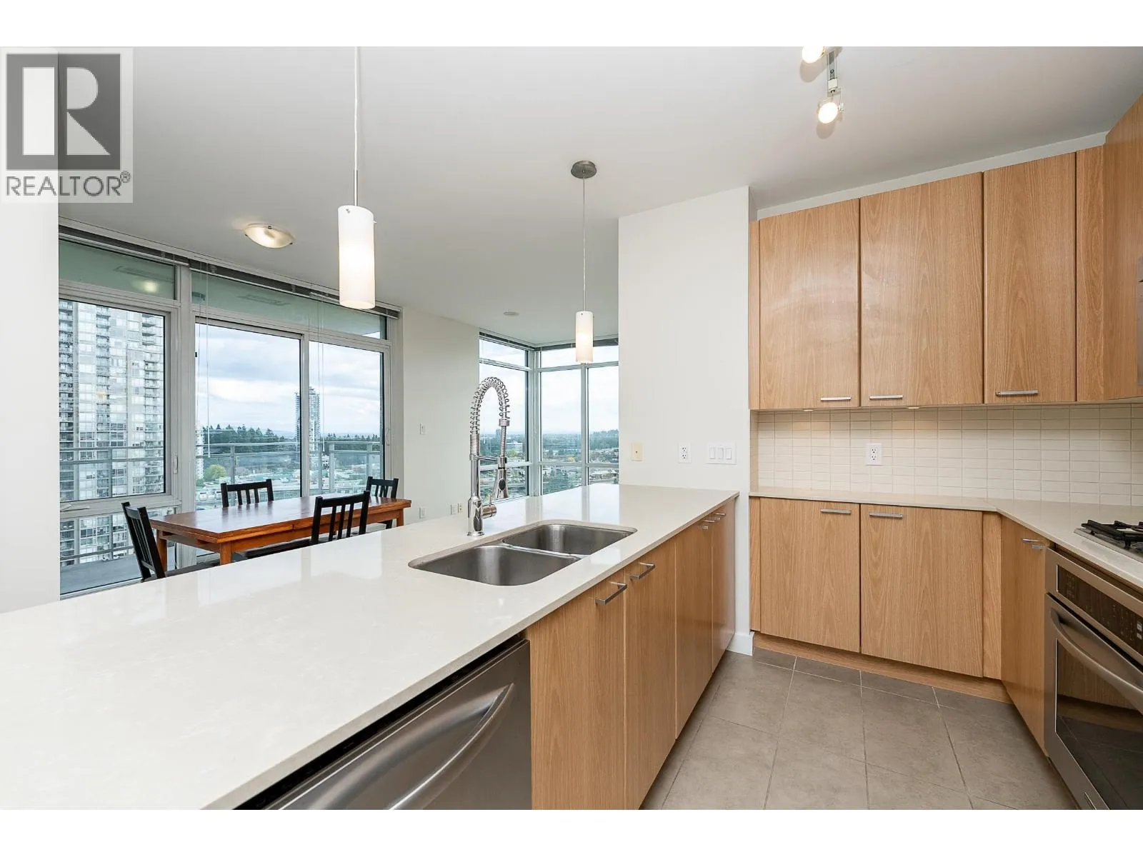 Apartment for rent: 2105 2955 Atlantic Avenue, Coquitlam, British Columbia V3B 0H9