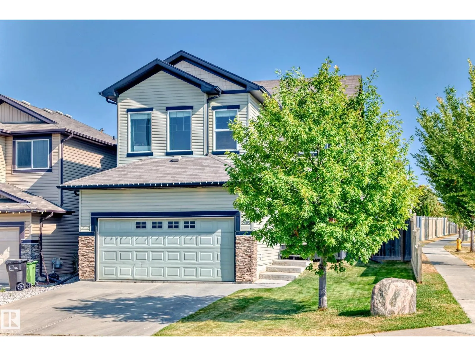 House for rent: 2105 32a St Nw, Edmonton, Alberta T6T 0K4