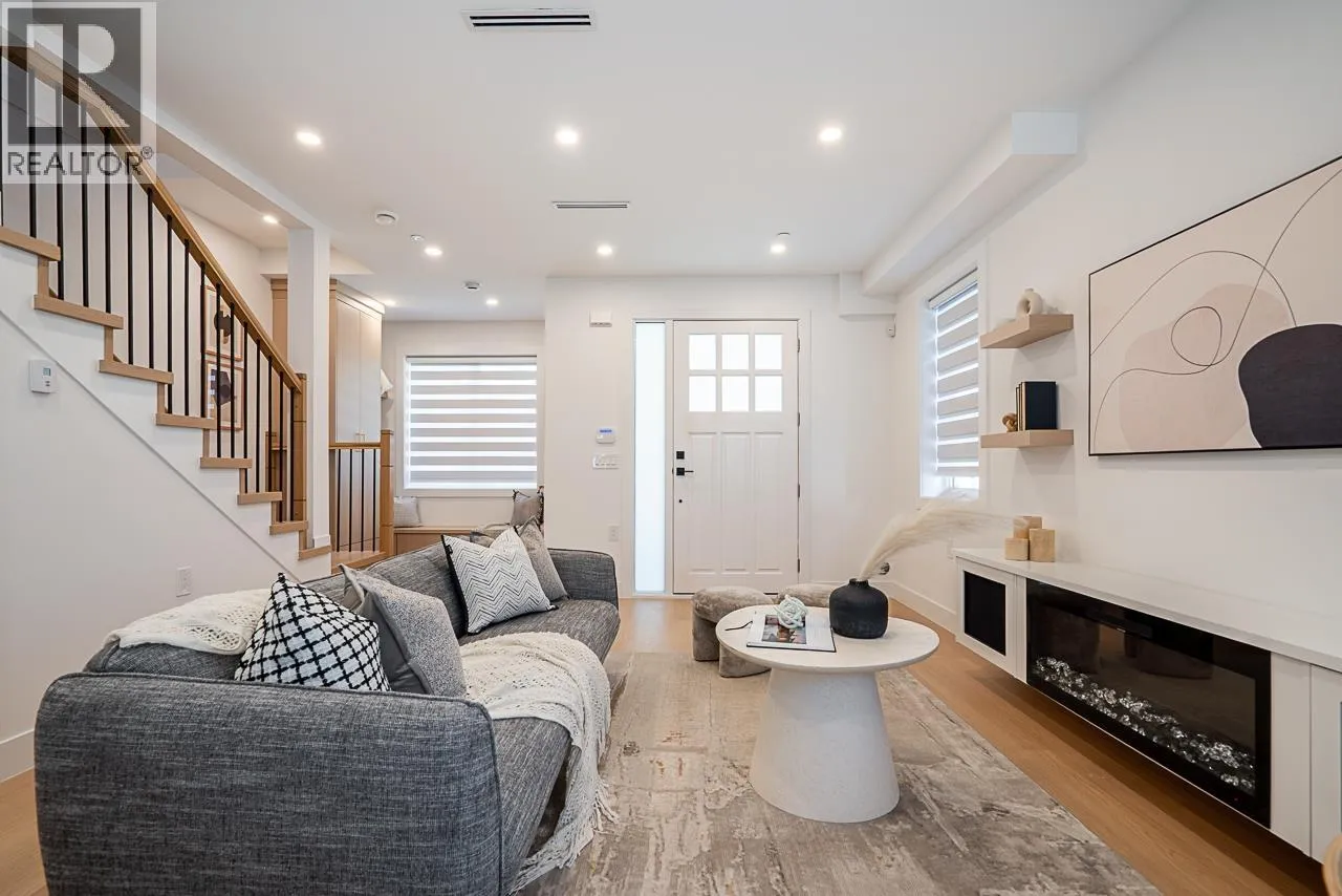 Row / Townhouse for rent: 2105 E 33rd Avenue, Vancouver, British Columbia V5N 3E9