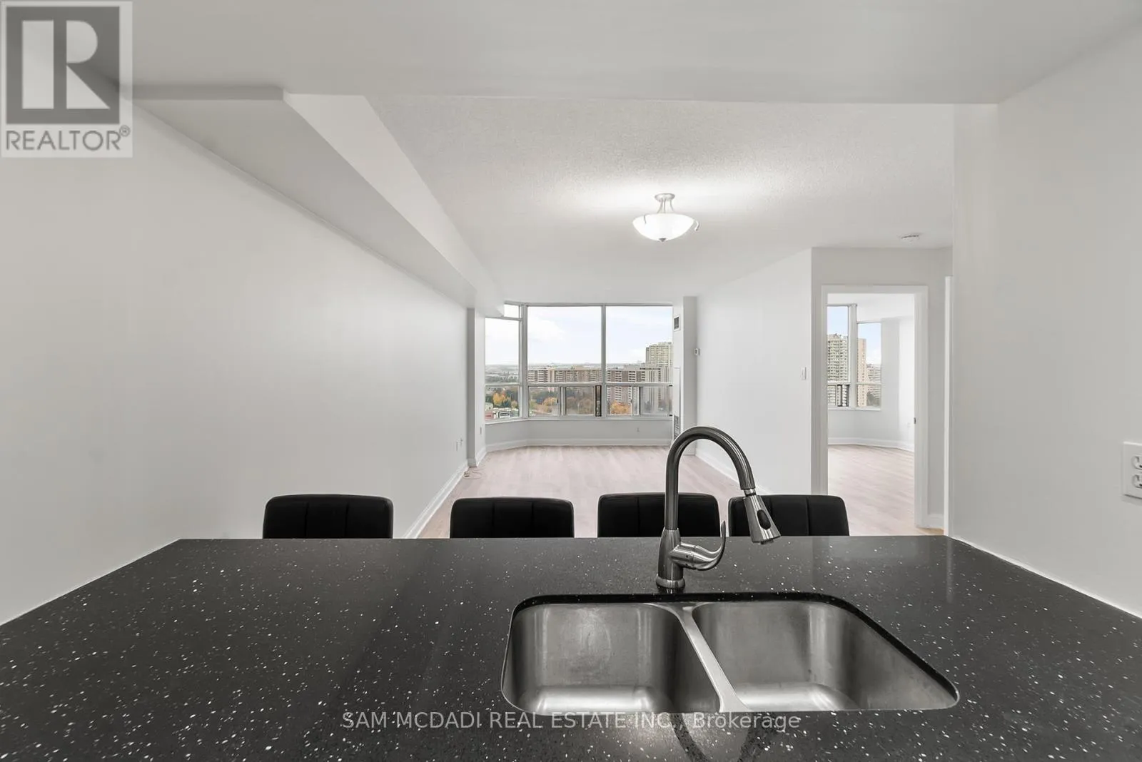 Apartment for rent: 2106 - 24 Hanover Road S, Brampton, Ontario L6S 5K8