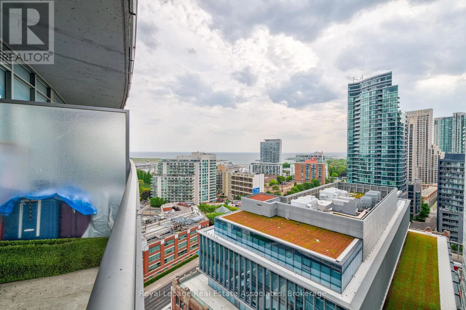 Apartment for rent: 2106 - 38 Dan Leckie Way, Toronto, Ontario M5V 2V6