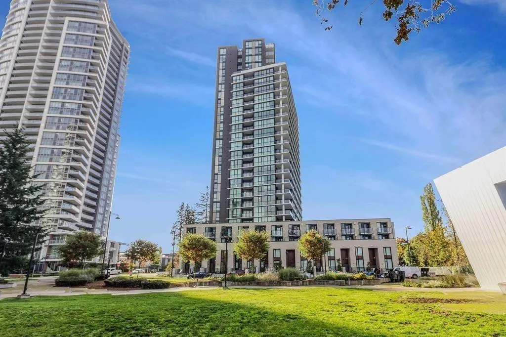 Apartment for rent: 2108 10333 133 Street, Surrey, British Columbia V3T 0V1